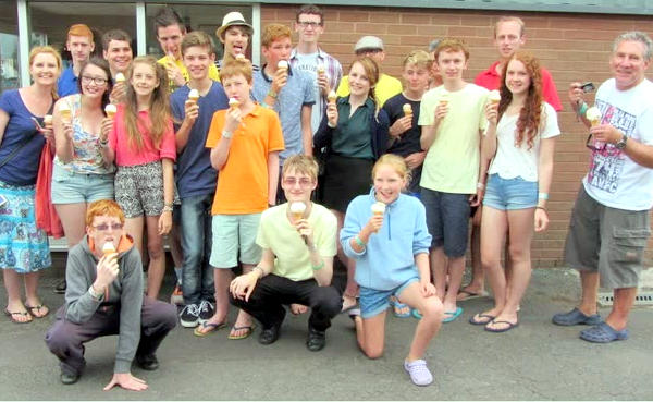 The whole team with ice cream cones